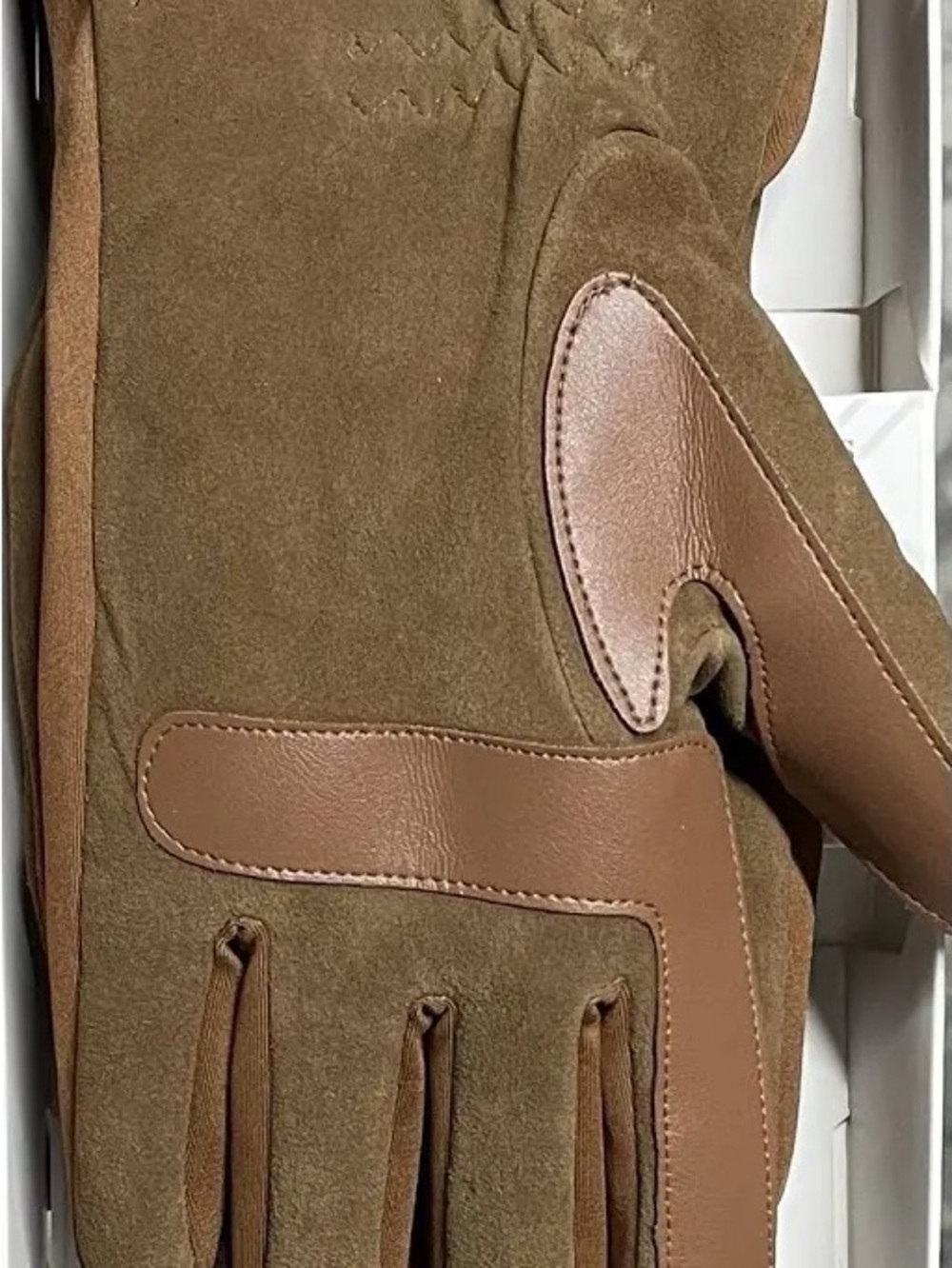NEW Men’s SZ Med Isotoner Suede Stretch Smart Gloves in Cognac Brown - Picture 6 of 8